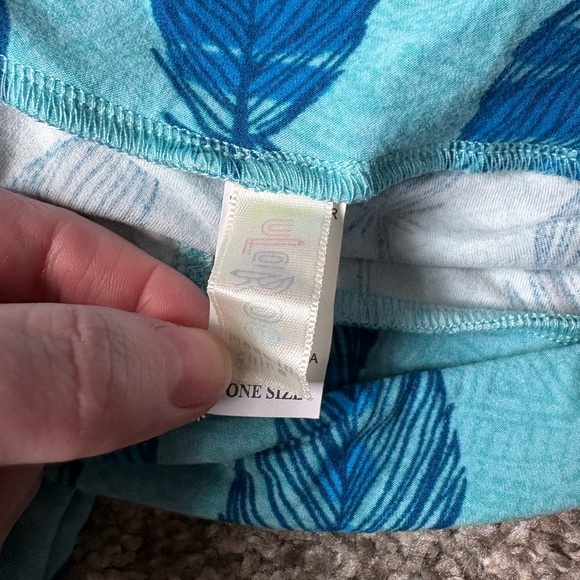 LulaRoe leggings 
one size 
never worn 
Multi Colored - Picture 3 of 3